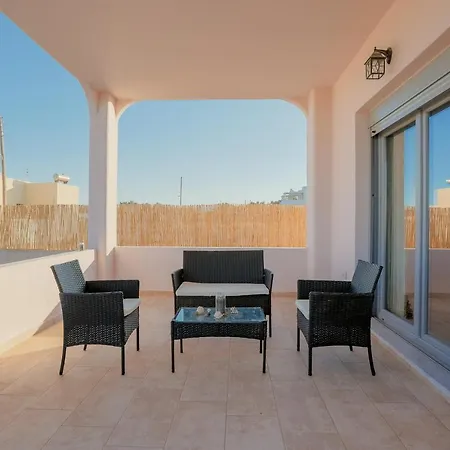 House On The Black With Sea View And Parking Dom wakacyjny Agios Georgios (Santorini)