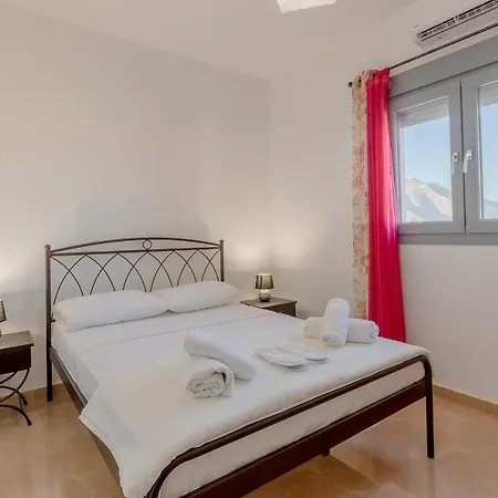 House On The Black With Sea View And Parking Holiday home *